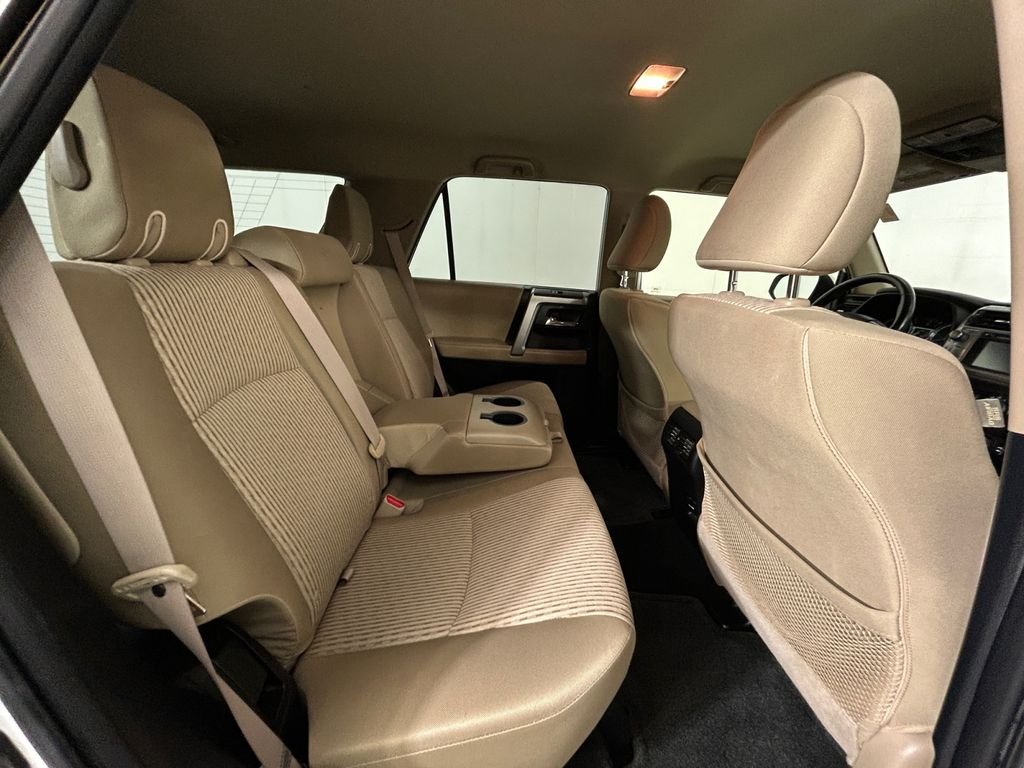 Used 2014 White Toyota SR5 image 17