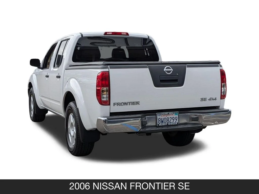 Used 2006 White Nissan SE image 7