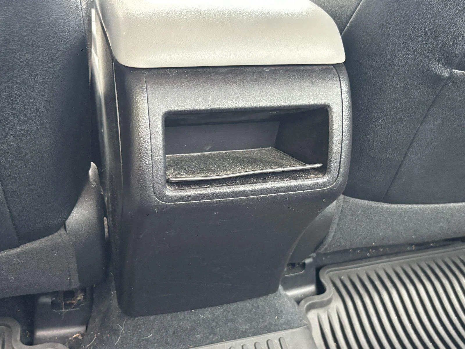 Used 2017 Blizzard Pearl Toyota SE image 28