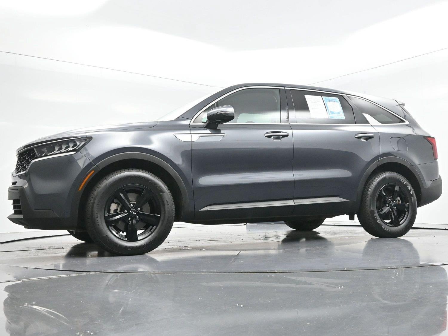 Used 2022 Gravity Gray Kia LX image 42
