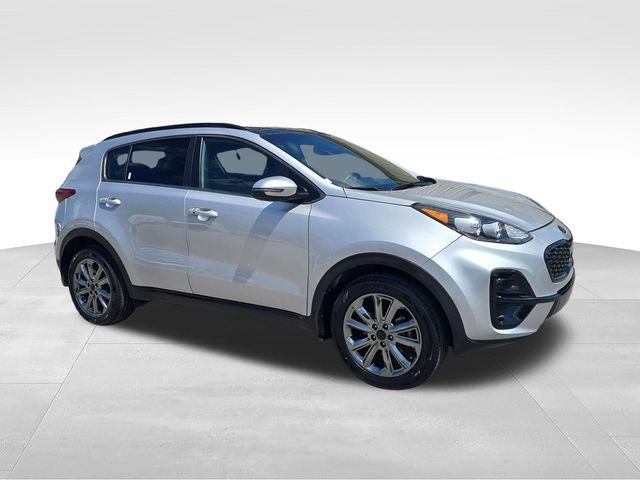 Used 2022 Silver Kia Nightfall image 7