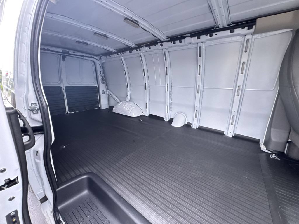 New 2025 Summit White GMC Work Van image 26