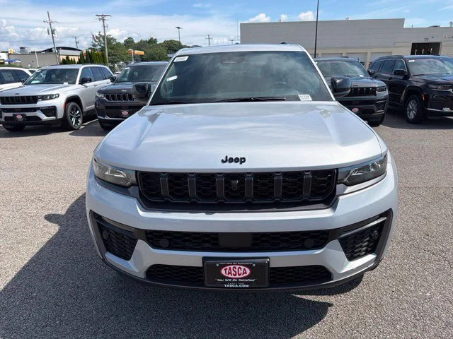 New 2026 Silver Jeep  image 2