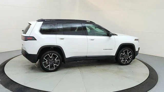 New 2026 Bright White Clear-Coat Exterior Paint Jeep Overland image 11