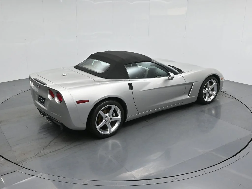 Used 2005 Silver Chevrolet Base image 34