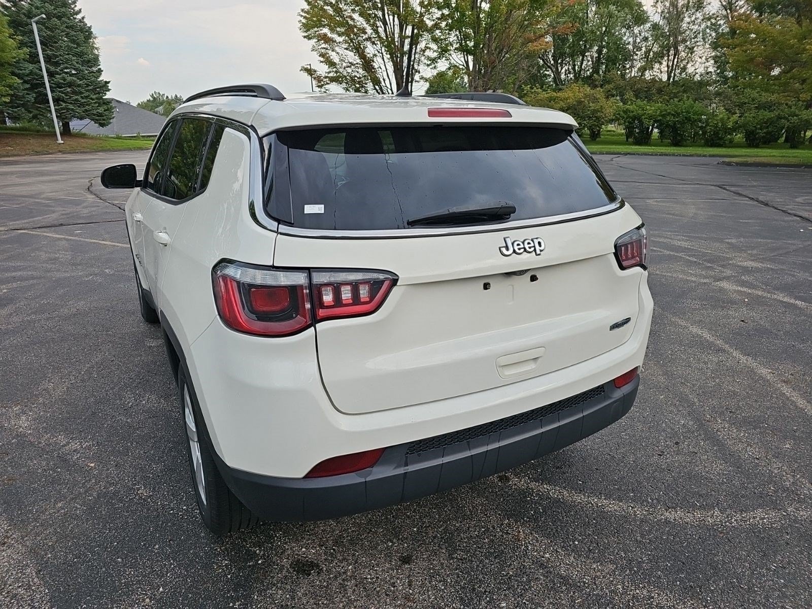 Used 2018 White Clearcoat Jeep Latitude image 3
