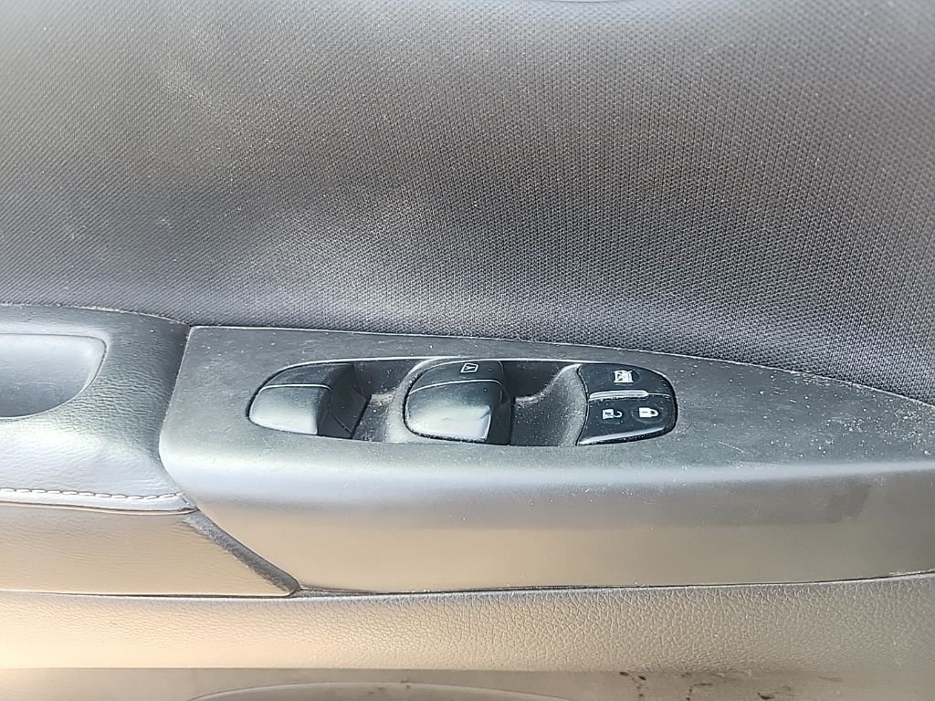 Used 2019 Gray Nissan SV image 25