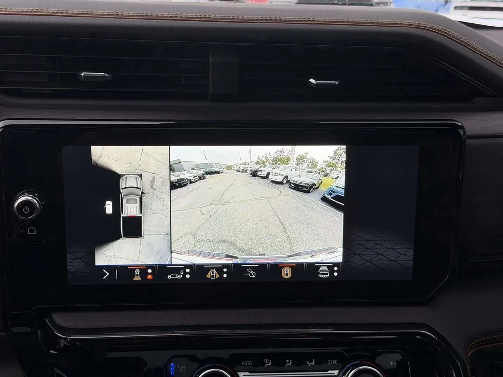 Used 2025 White GMC AT4 image 26