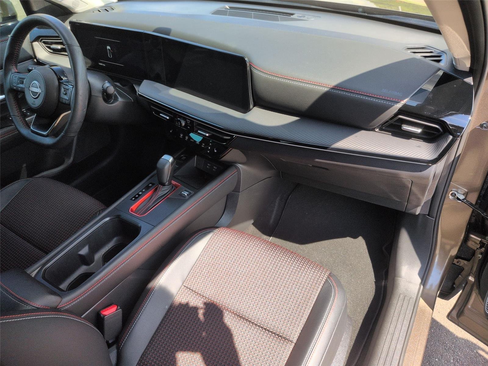 Used 2025 Canyon Bronze Metallic Nissan SR image 39