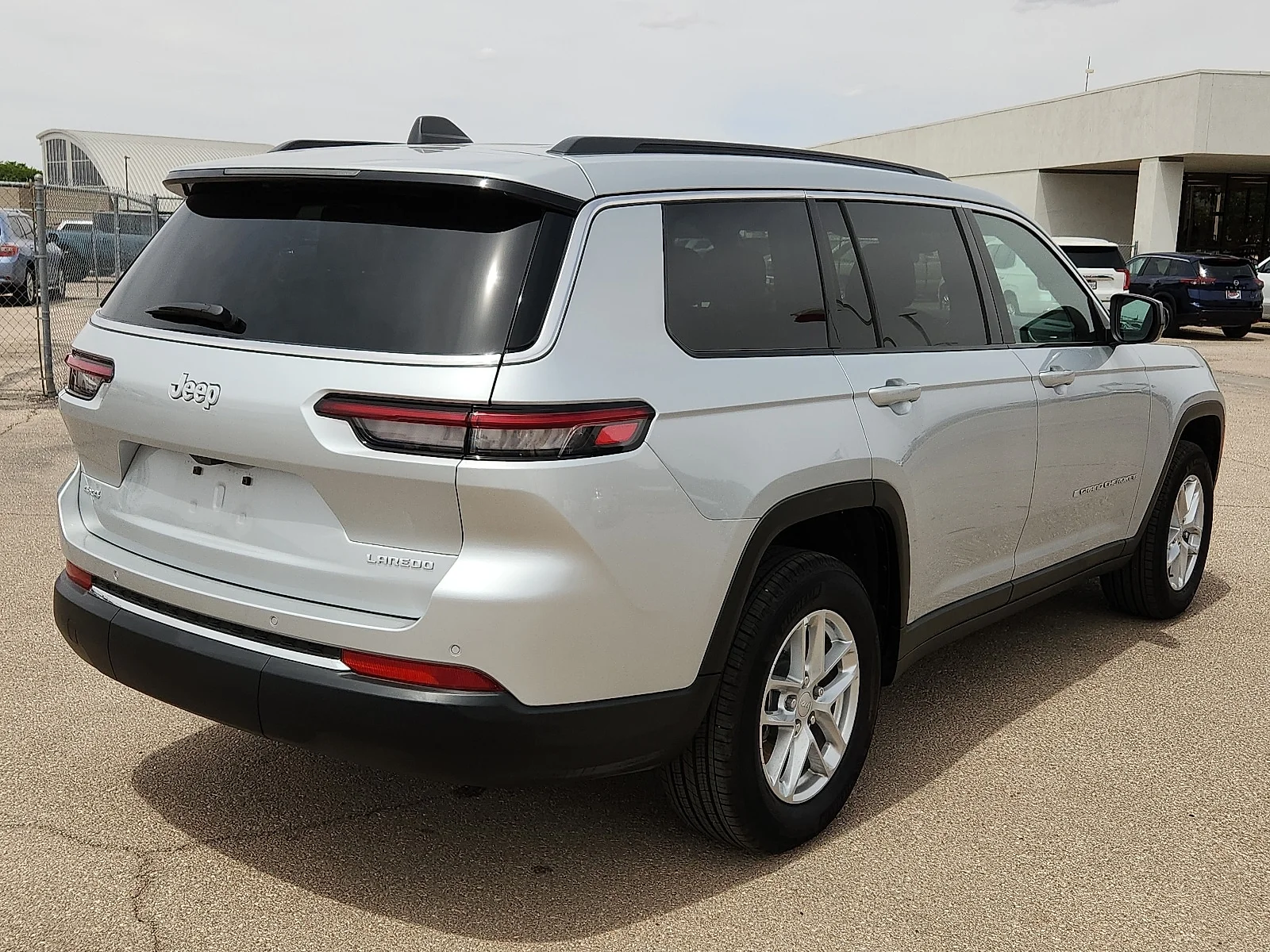 New 2025 Silver Zynith  Paint Jeep L LAREDO X 4X4 image 4