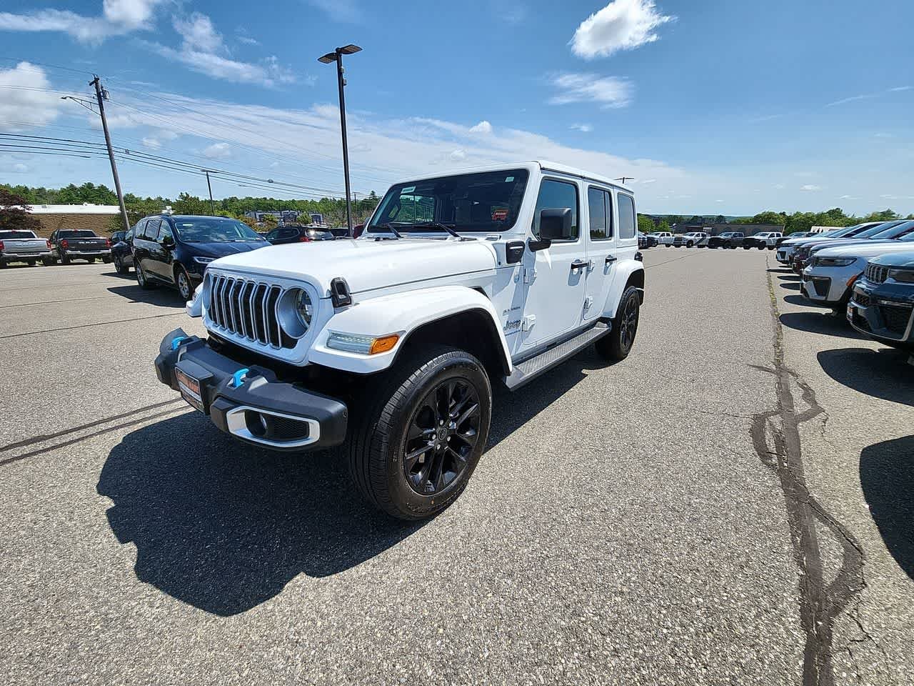 Used 2024 Bright White Clearcoat Jeep Sahara image 4