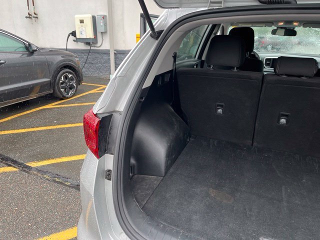 Used 2022 Sparkling Silver Kia LX image 18