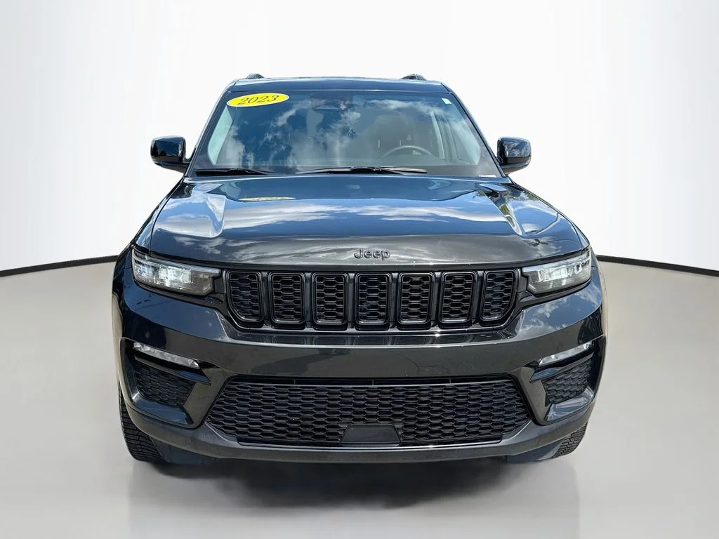 Used 2023 Rocky Mountain Pearlcoat Jeep Limited image 2