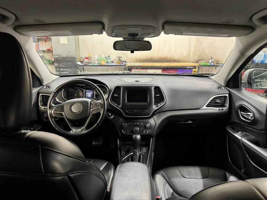 Used 2019 Silver Jeep Latitude Plus image 25