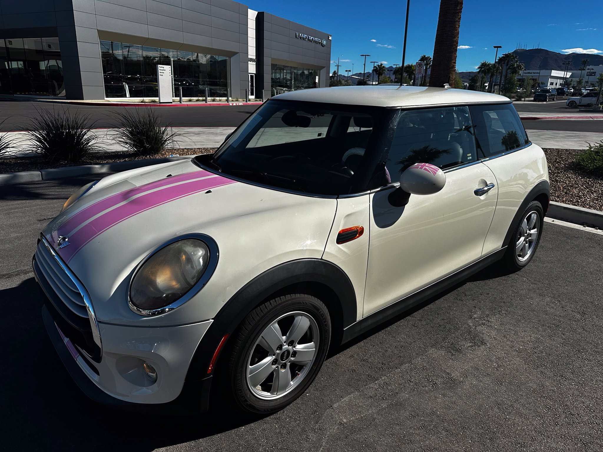 Used 2015 Pepper White MINI Base image 1