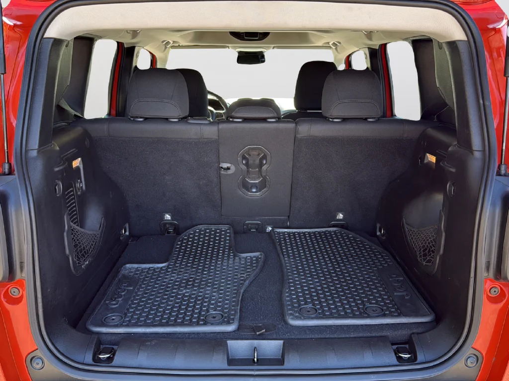 Used 2016 Orange Jeep Latitude image 27