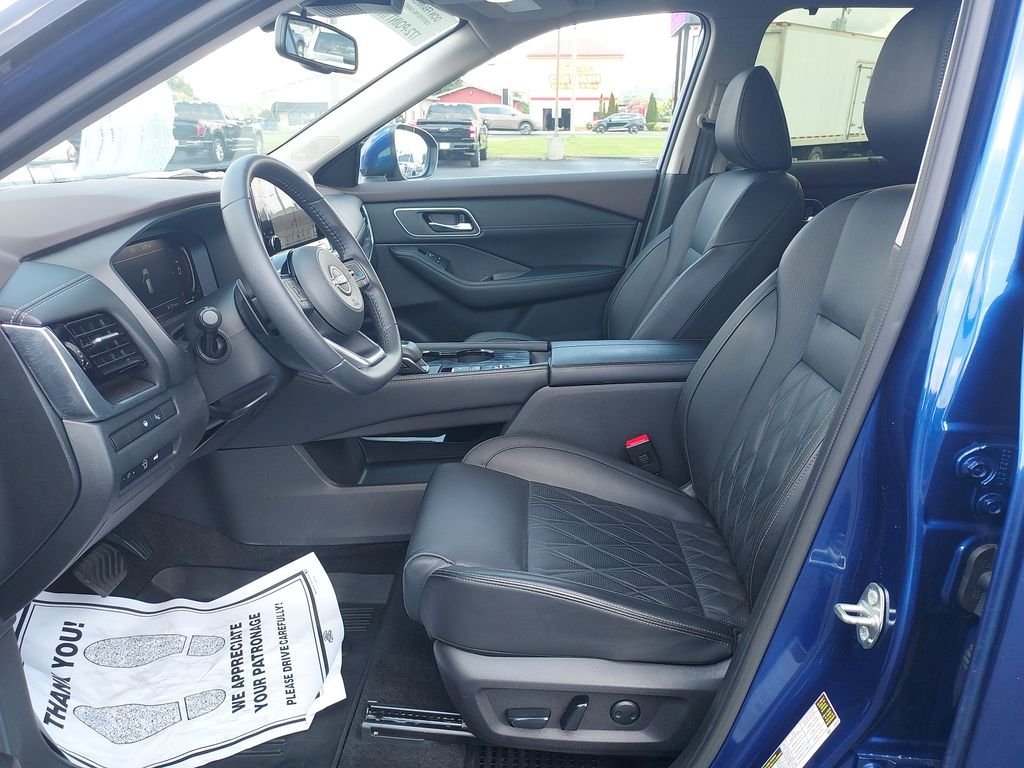 Used 2023 Blue Nissan Platinum image 13