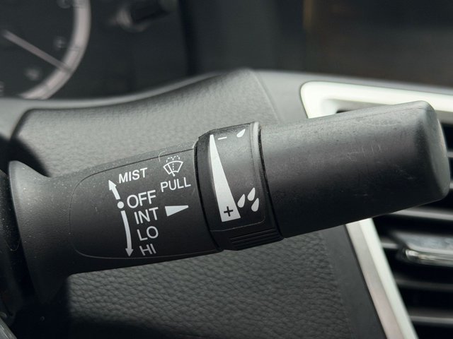 Used 2015  Honda LX image 32