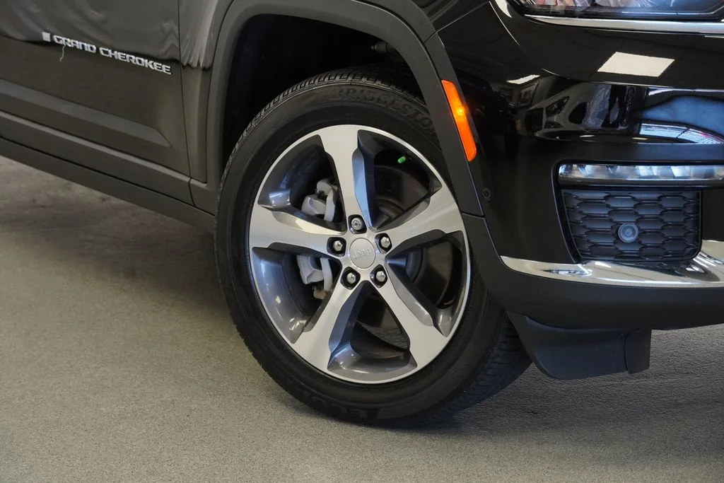 Used 2023 Black Jeep Limited image 4