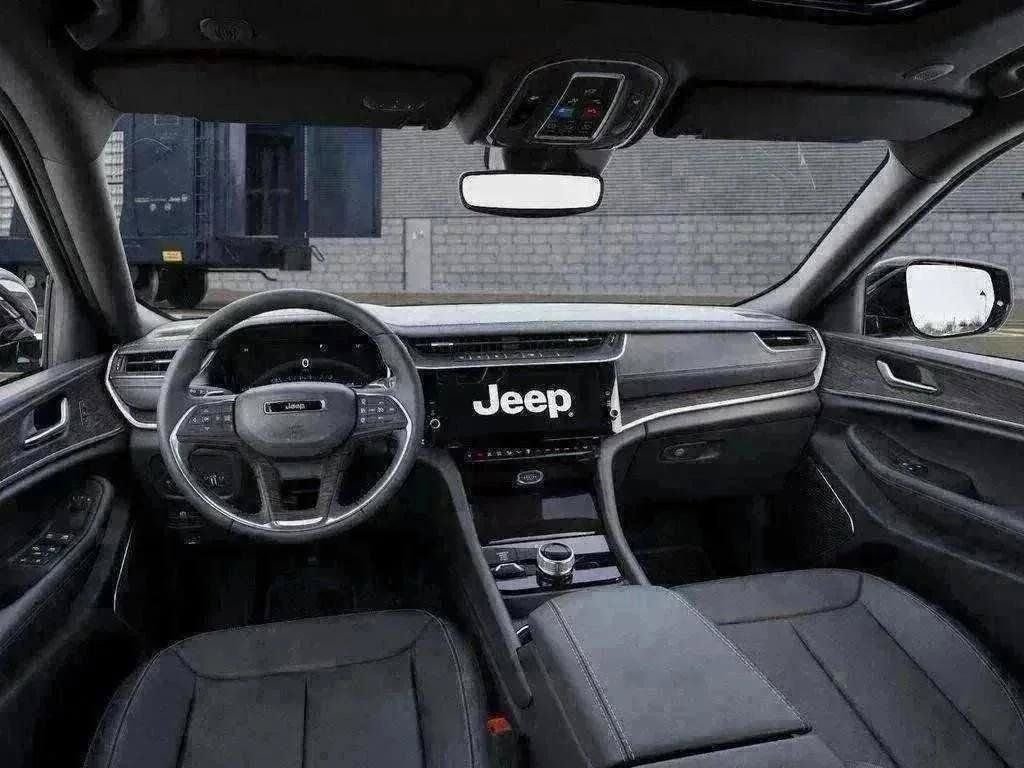 New 2026 Baltic Gray Metallic Clear-Coat Exterior Paint Jeep Limited image 29
