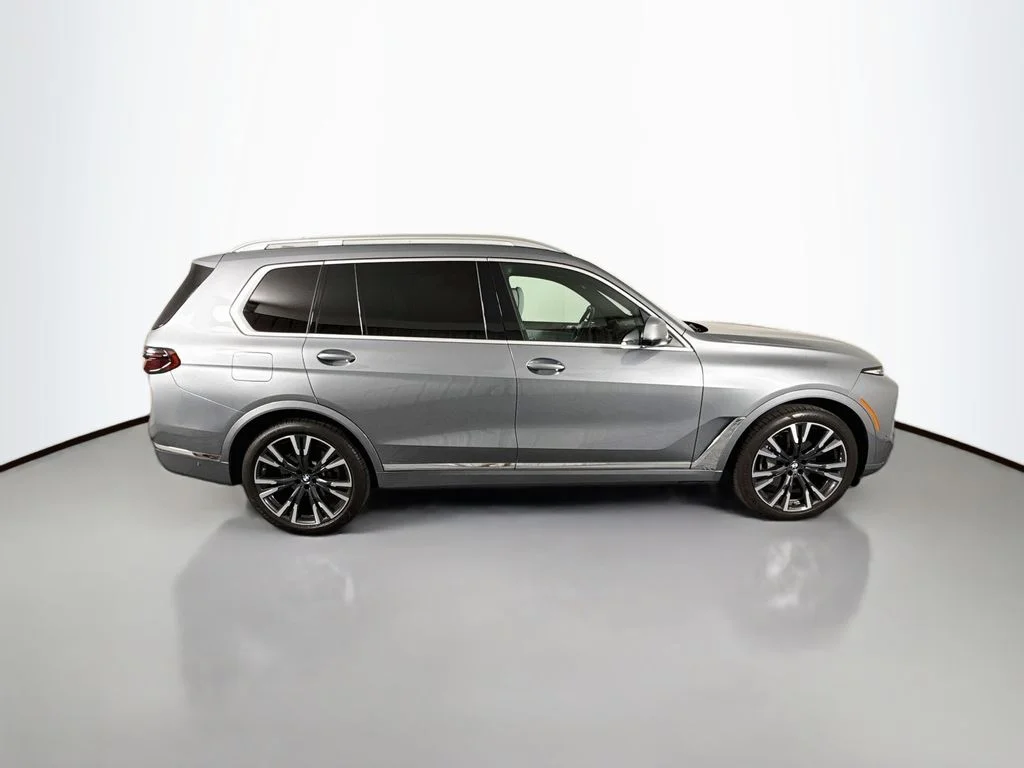 Used 2024 Gray BMW xDrive40i image 8