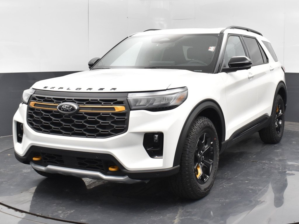 New 2026 Star White Metallic Tri-Coat Ford Tremor® image 13
