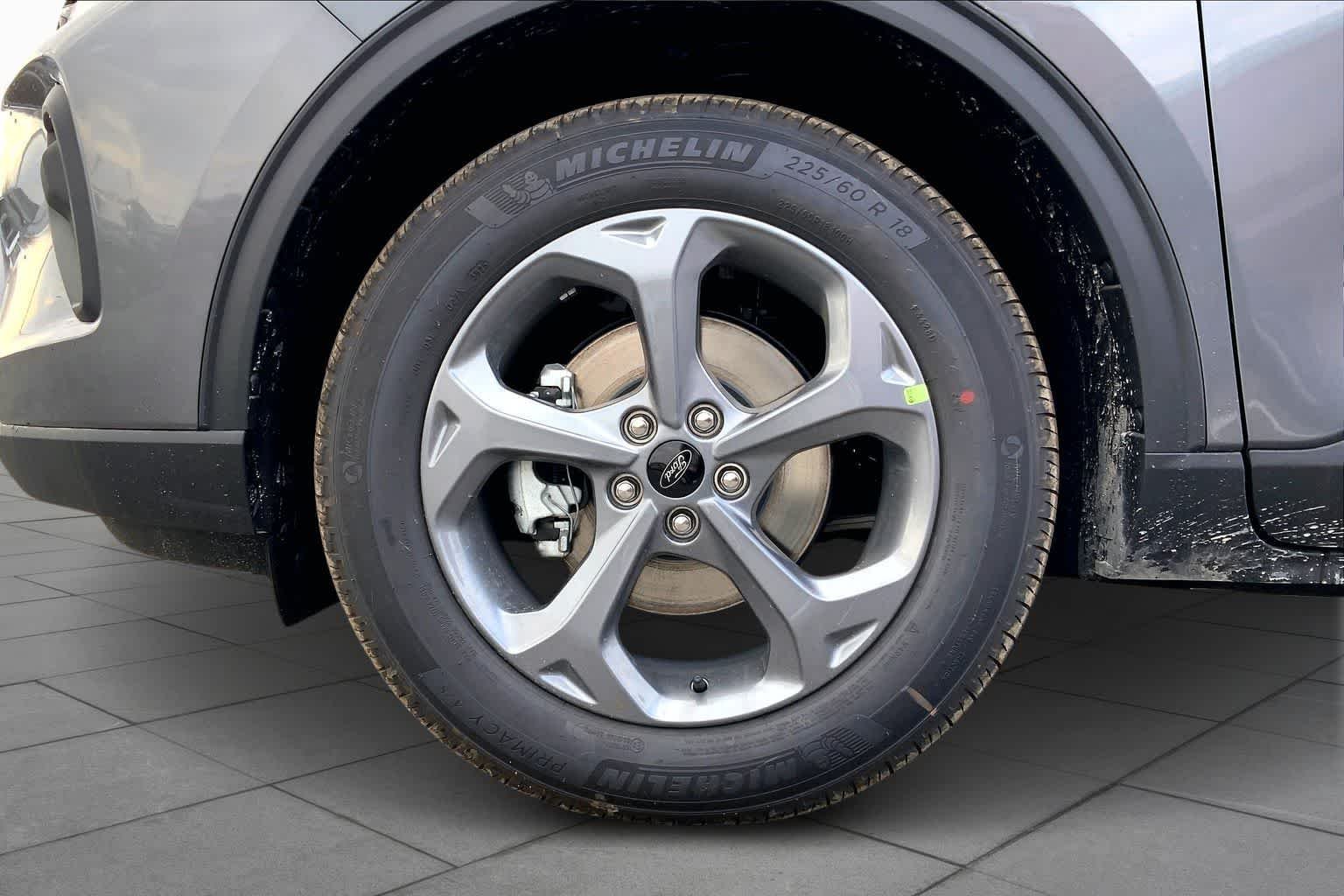 New 2026 Carbonized Gray Metallic Ford ST-Line image 8