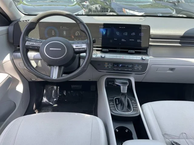 Used 2025 White Hyundai SEL image 17