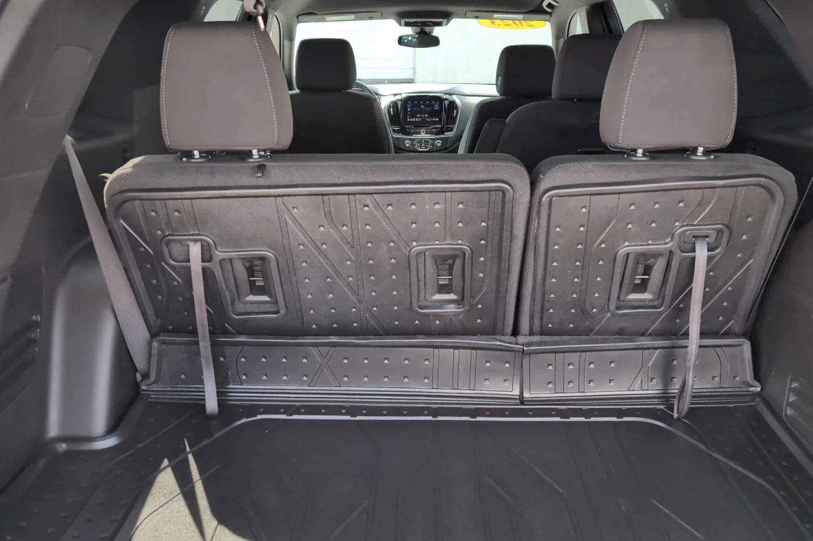 Used 2023 SUMMIT WHITE Chevrolet LT Cloth image 17