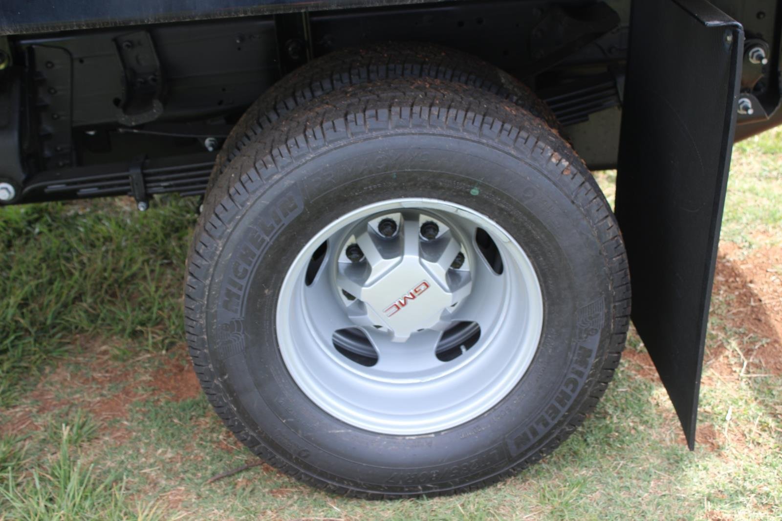 New 2026 Summit White GMC Pro image 30