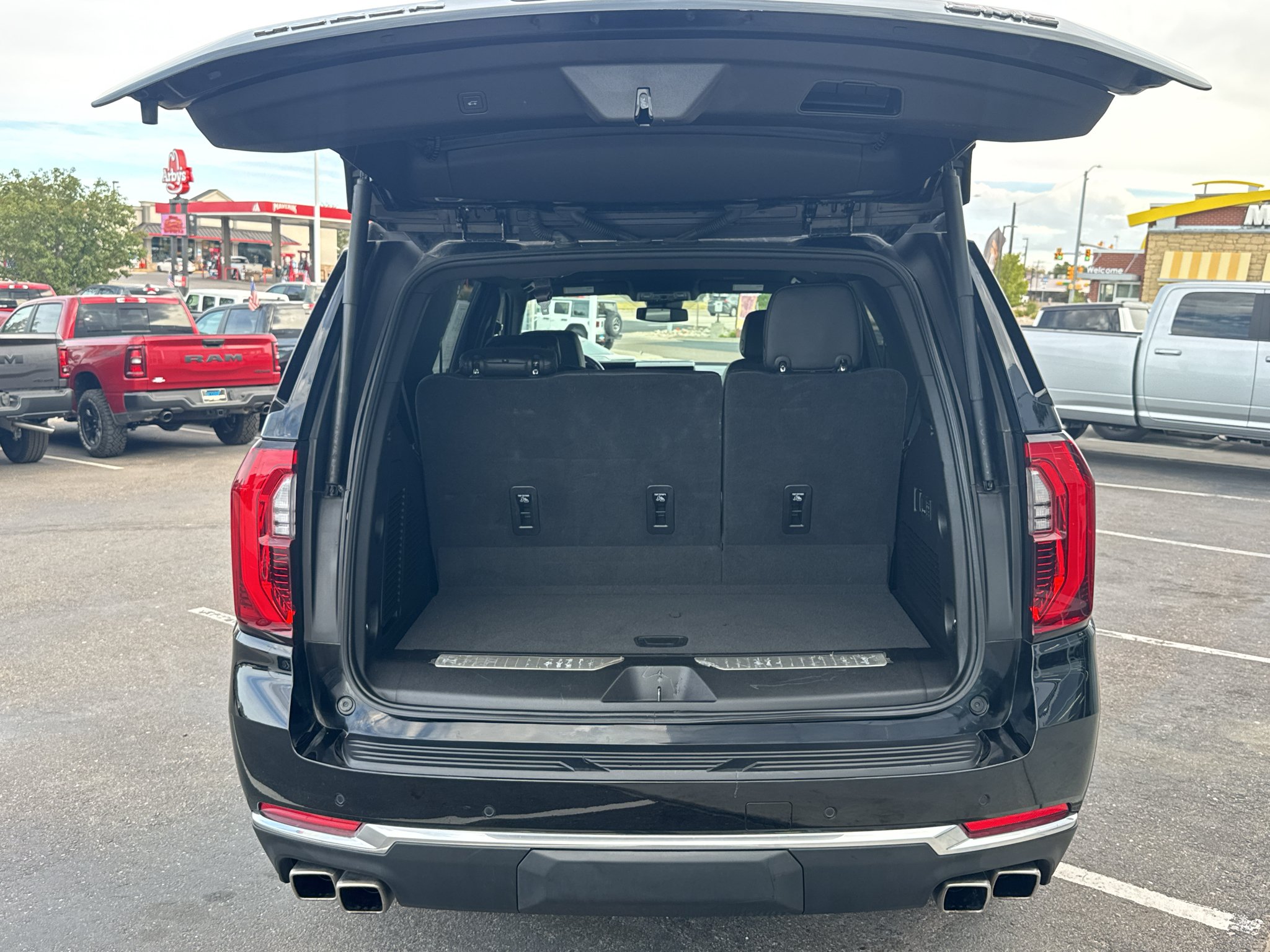Used 2025 Onyx Black GMC Denali image 18