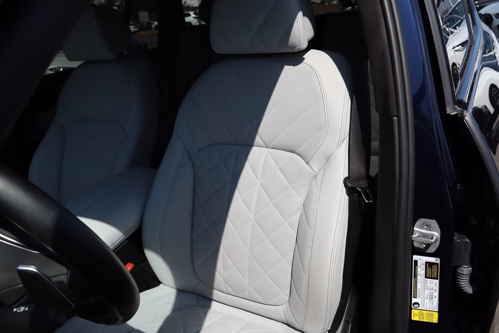 Used 2024 Blue BMW sDrive40i image 16