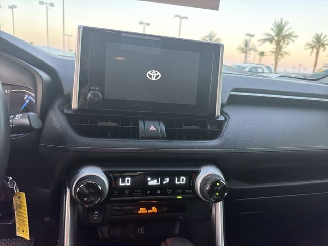 2025 Toyota RAV4 LE - Photo 18