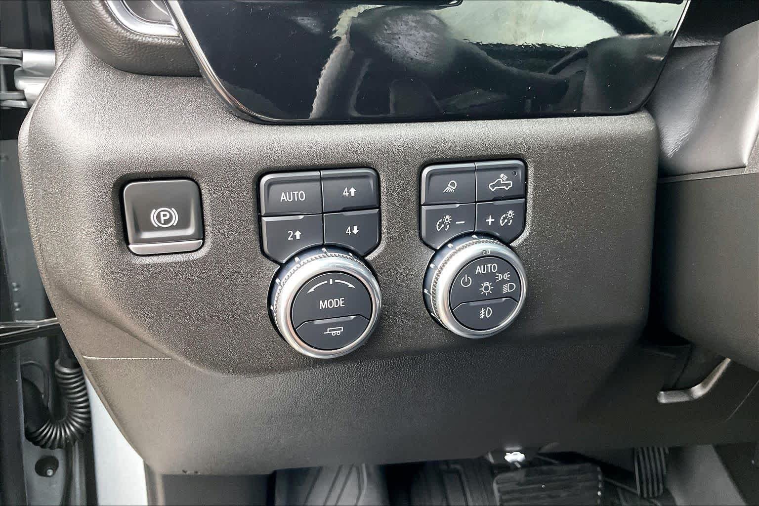 Used 2025 Sterling Metallic GMC Elevation image 14