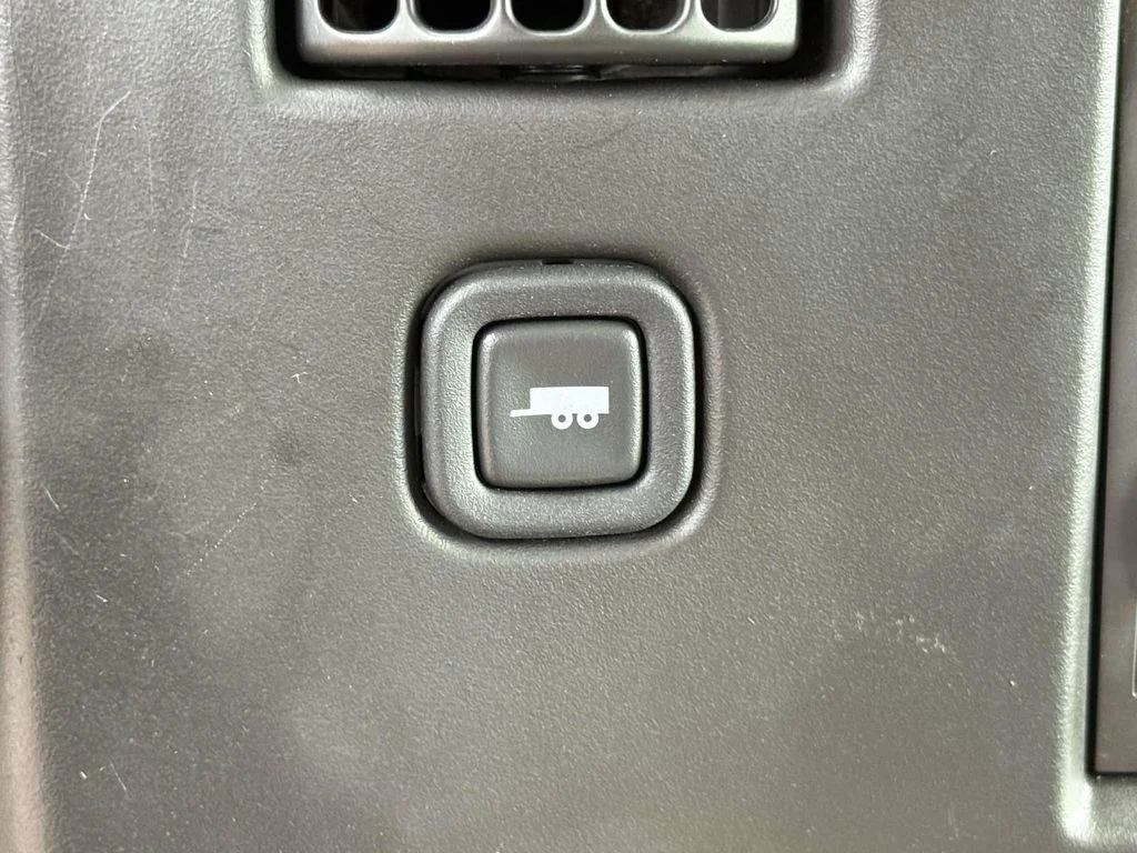 Used 2013 White Chevrolet Work Van image 17