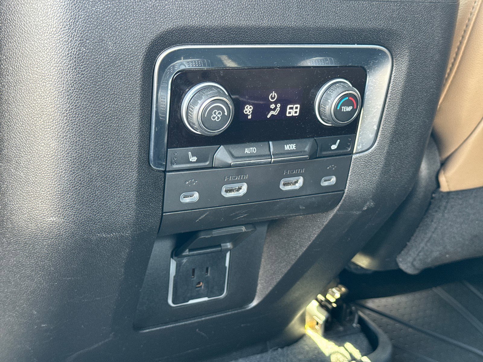 Used 2021 Iridescent Pearl Tricoat Chevrolet Premier image 23