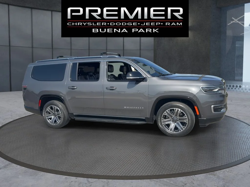 Used 2024 Gray Jeep Base image 9