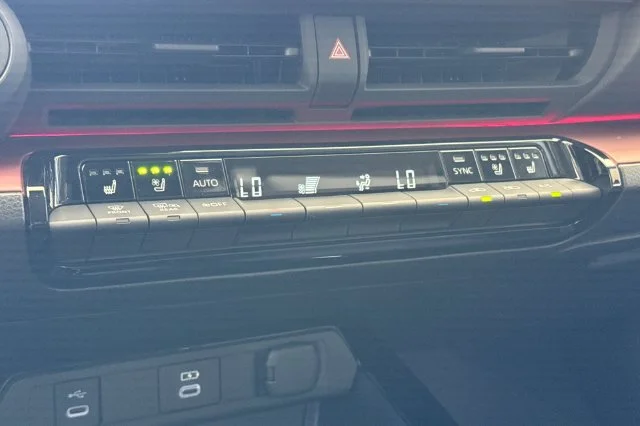 New 2027 Wind Chill Pearl <sup>1</sup> Toyota  XSE Premium image 23