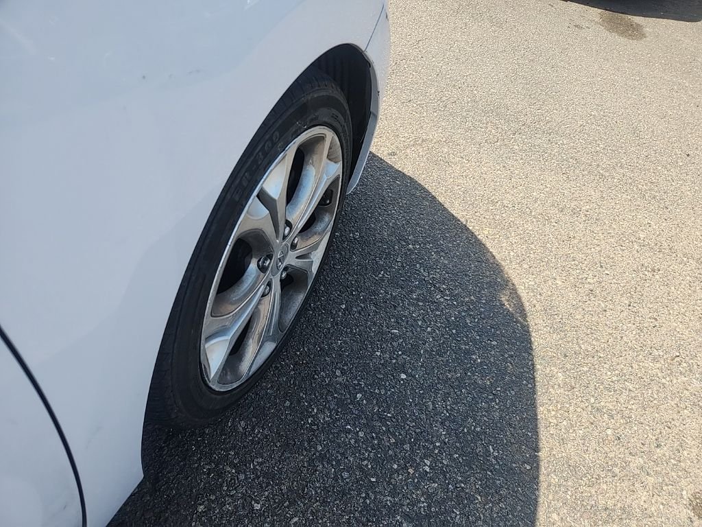 Used 2013 White Hyundai Base image 16