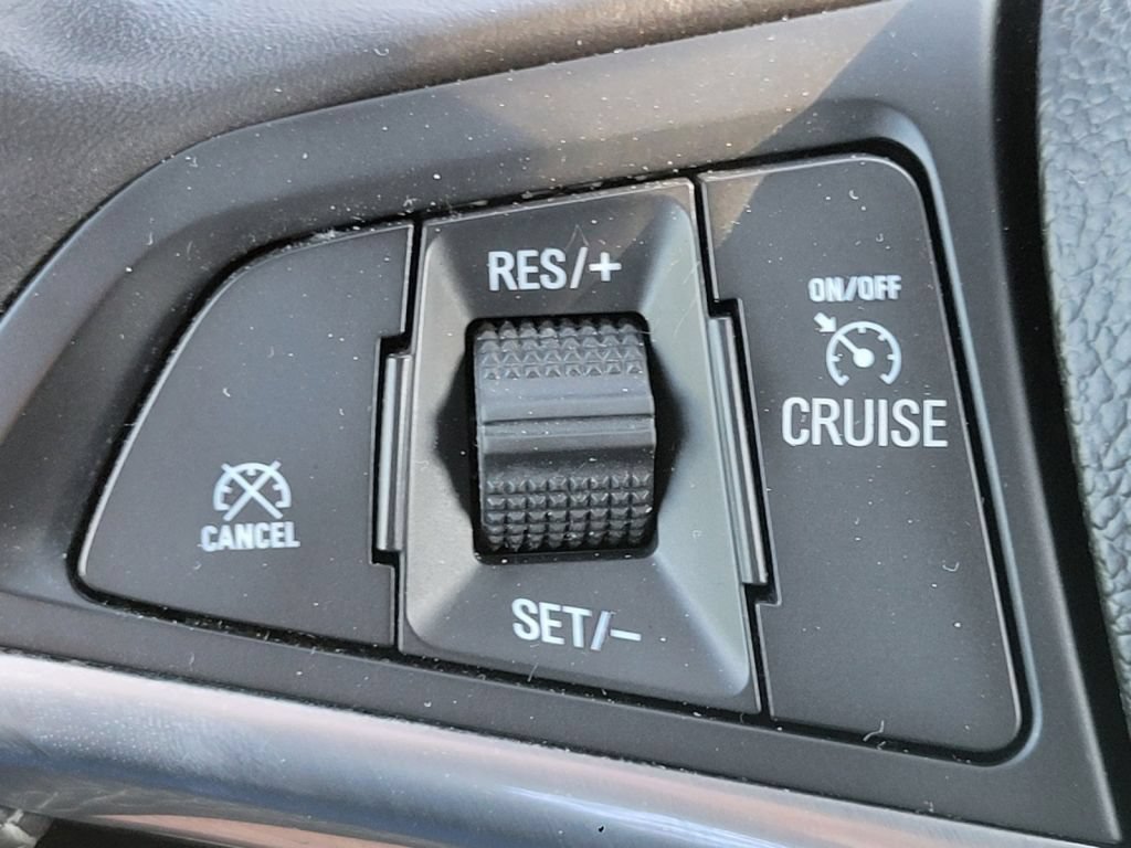 Used 2018 Summit White Buick Essence image 33