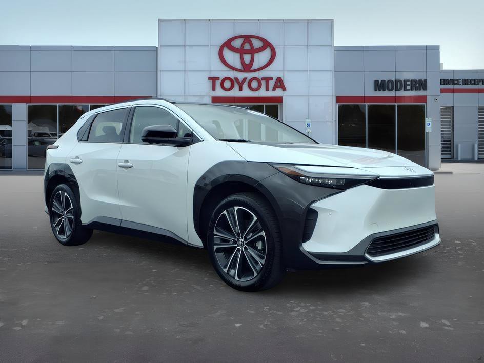 Used 2023 Pearl Toyota Limited image 10
