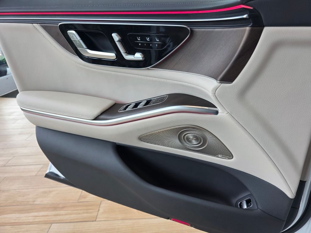 New 2027 MANUFAKTUR Moonlight White Metallic Mercedes-Benz S 500 image 17