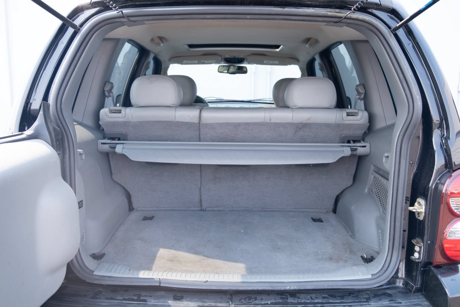 Used 2006 Black Jeep Limited image 10