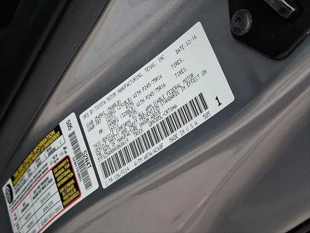 Certified Used 2017 SILVER ME Toyota  image 29