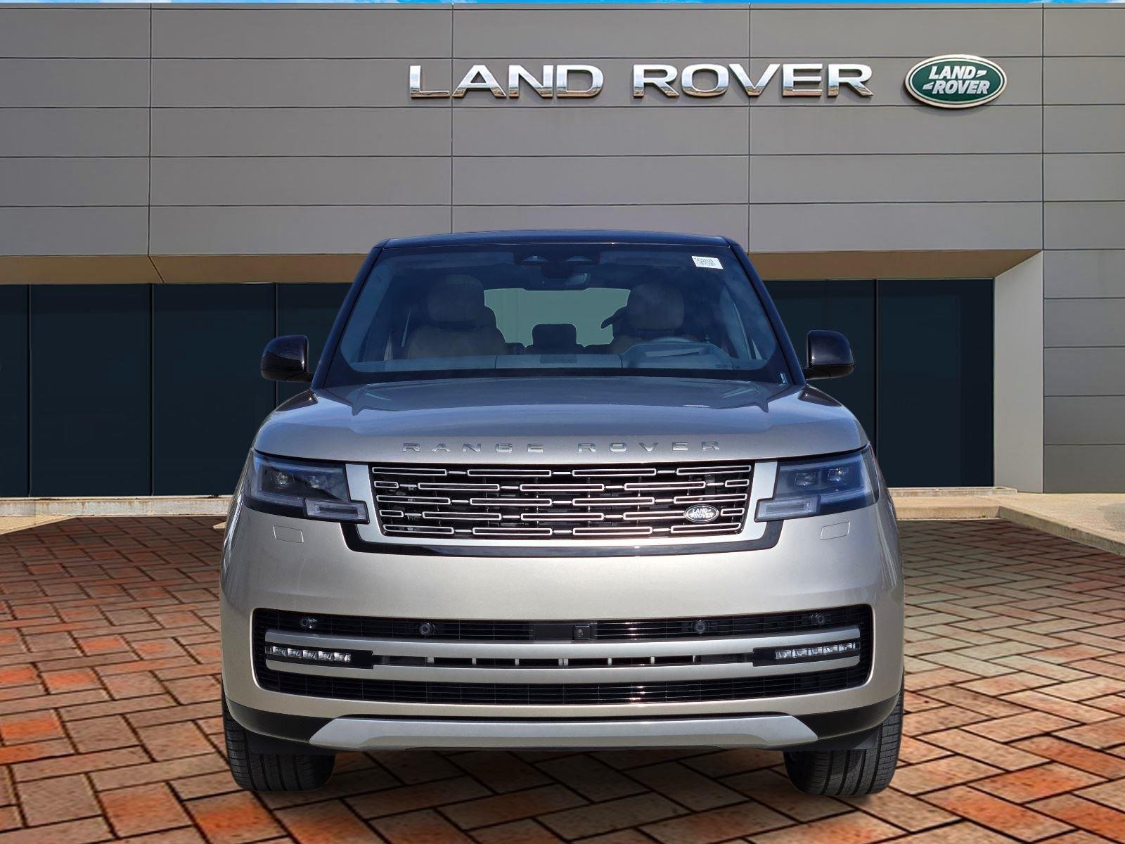 New 2026 Batumi Gold LAND ROVER SE PHEV image 2