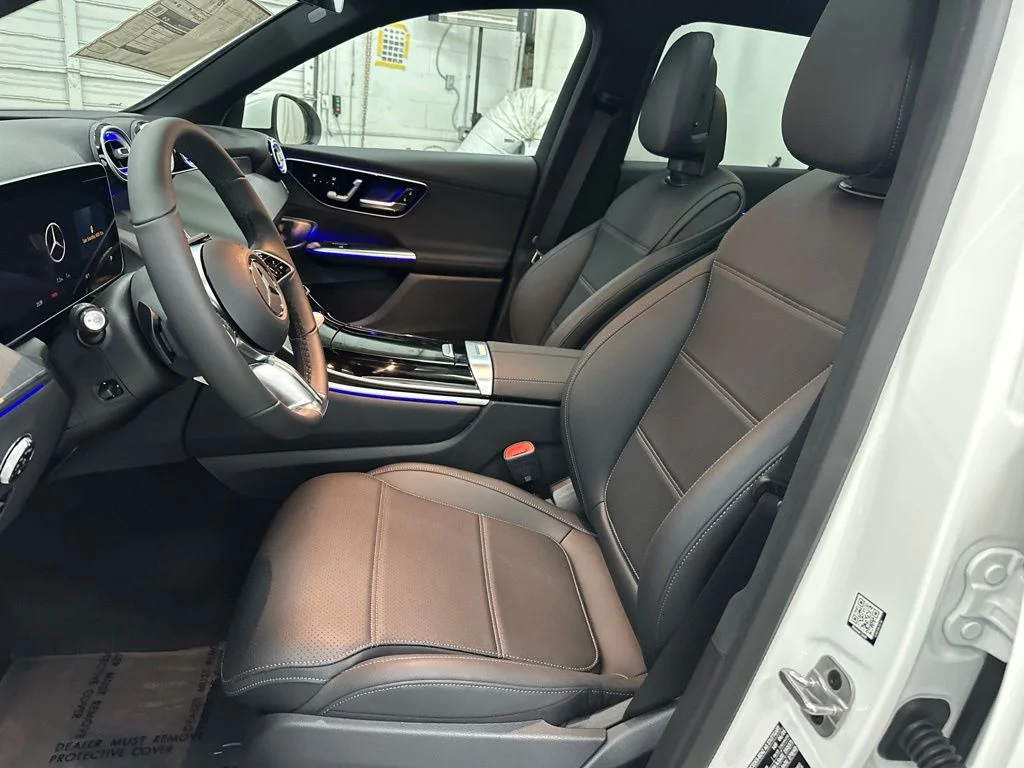 New 2027 White Mercedes-Benz GLC 300 image 20