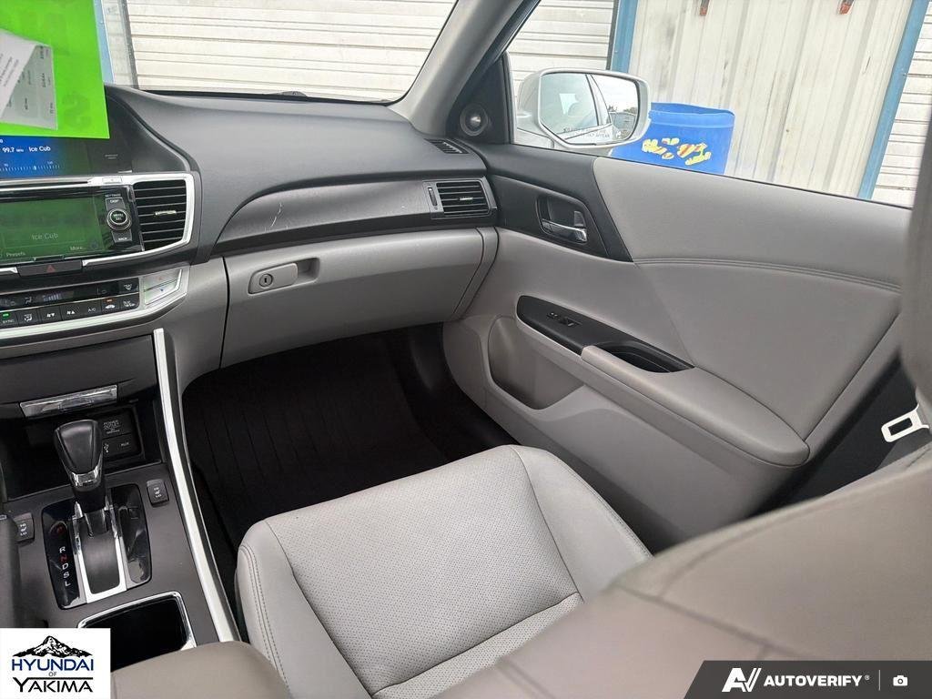 Used 2014 Alabaster Silver Metallic Honda EX-L image 25
