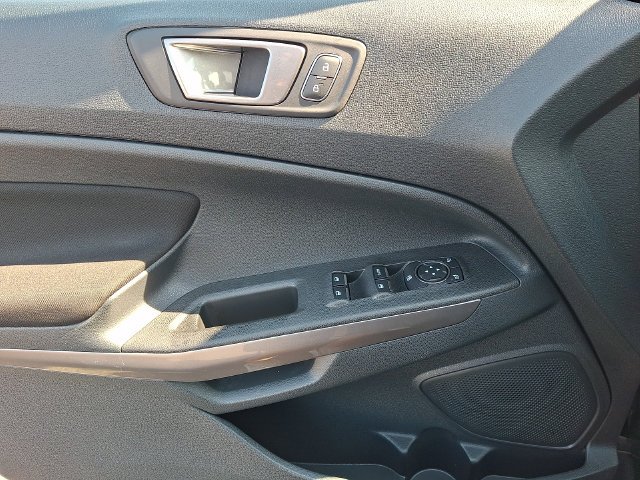 Used 2021 Shadow Black Ford SE image 12