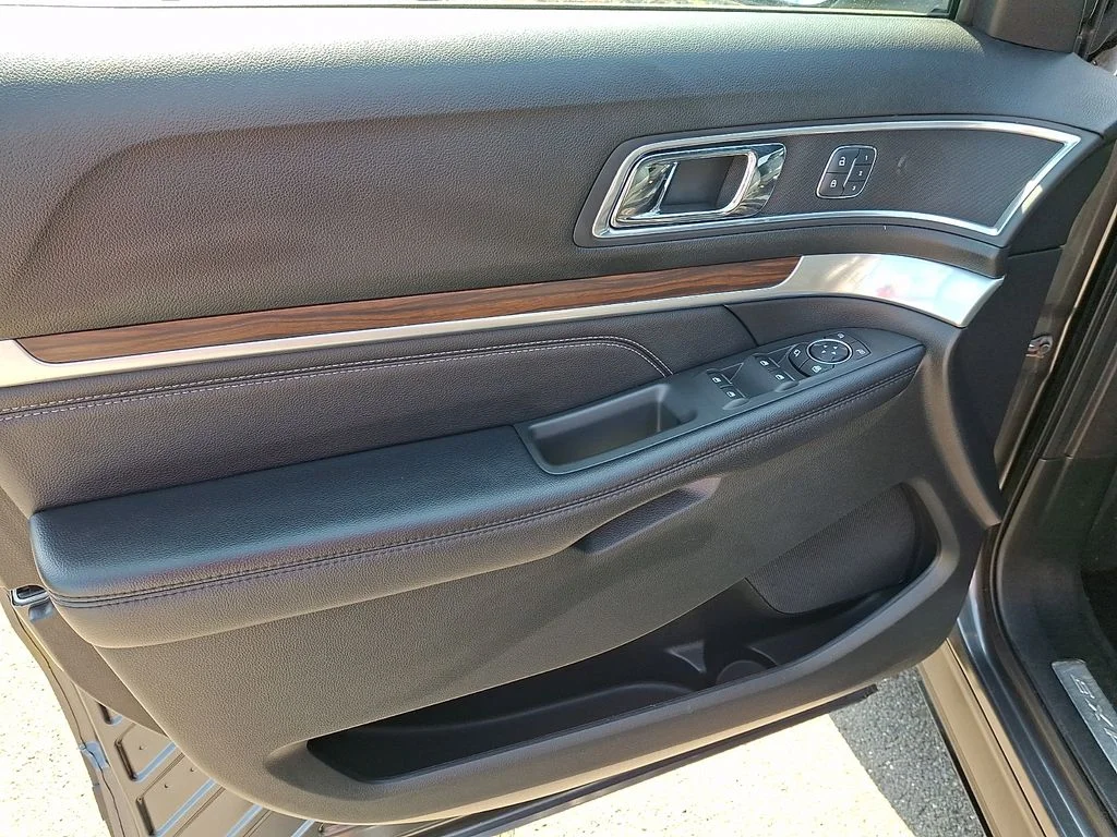 Certified Used 2018 Magnetic Ford Limited image 14