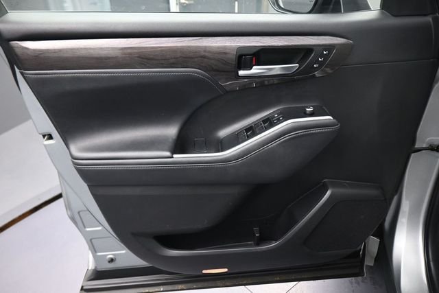 Used 2021 Silver Toyota Platinum image 20